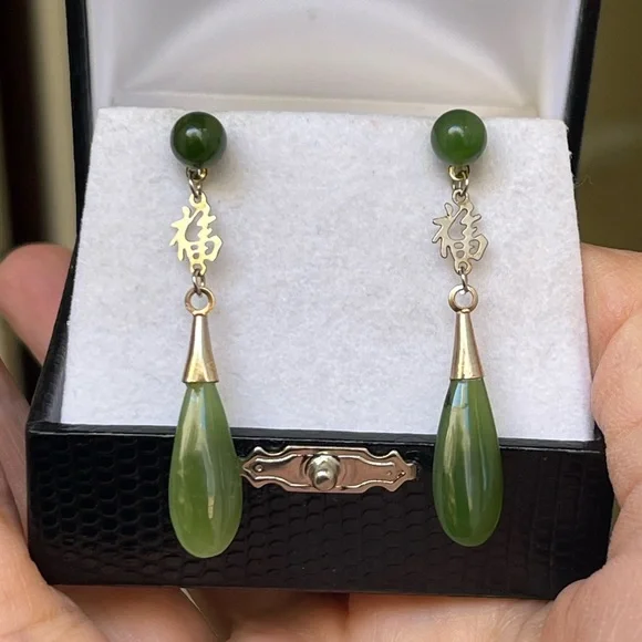 Natural nephrite jade gold tone drop earrings - Picture 5 of 8